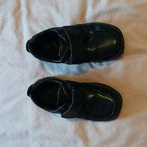 Boys nice black shoes size 9 kids